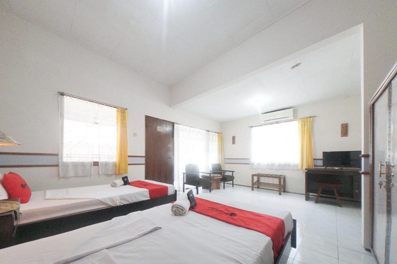 Hotel Reddoorz Near Balai Kota Malang Exterior foto