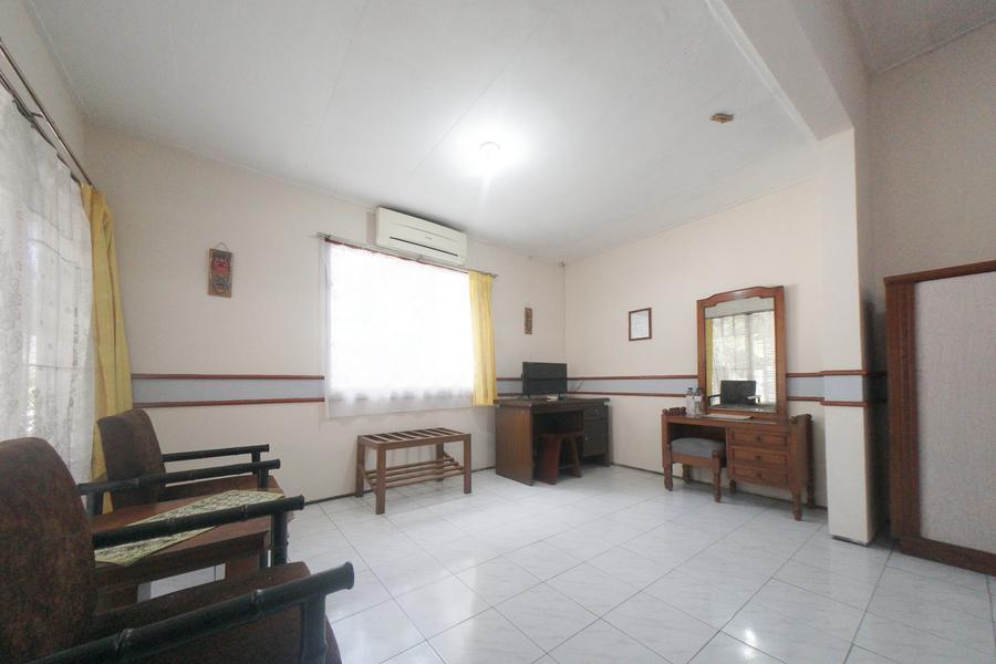 Hotel Reddoorz Near Balai Kota Malang Exterior foto