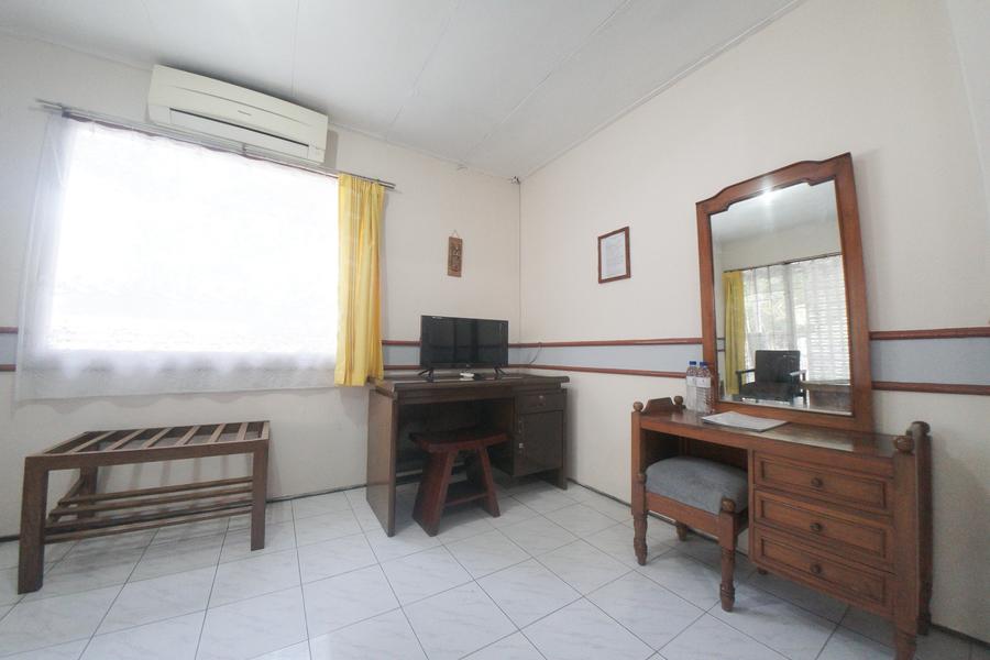 Hotel Reddoorz Near Balai Kota Malang Exterior foto
