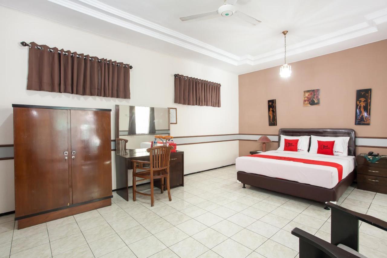 Hotel Reddoorz Near Balai Kota Malang Exterior foto