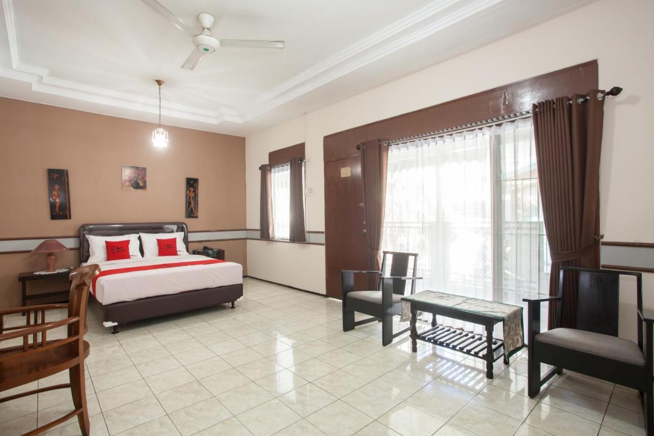 Hotel Reddoorz Near Balai Kota Malang Exterior foto