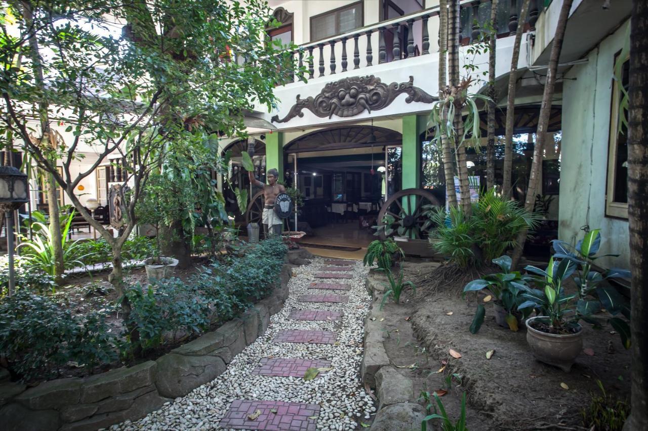 Hotel Reddoorz Near Balai Kota Malang Exterior foto