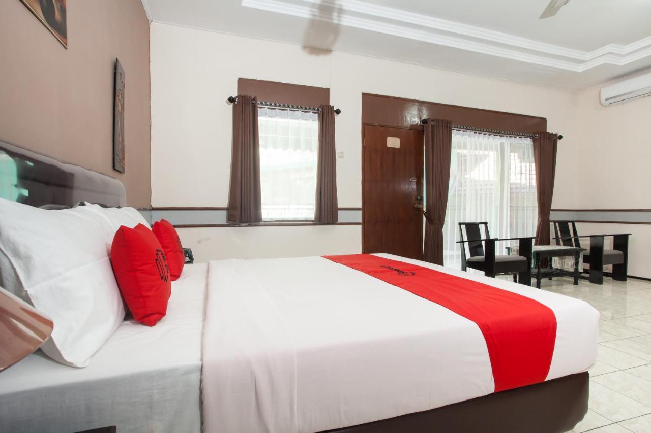 Hotel Reddoorz Near Balai Kota Malang Exterior foto