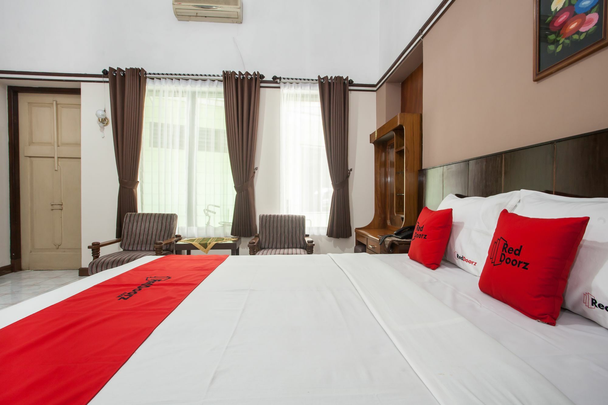Hotel Reddoorz Near Balai Kota Malang Exterior foto
