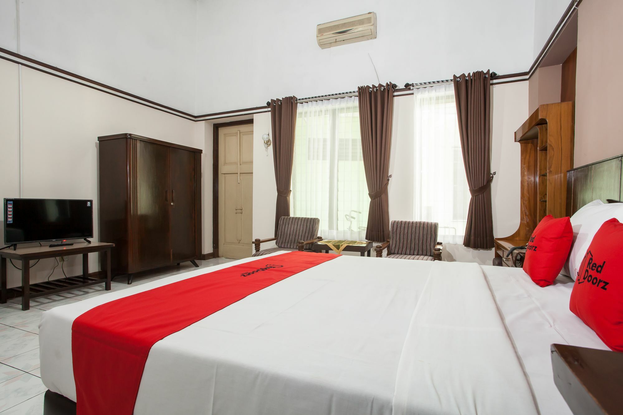 Hotel Reddoorz Near Balai Kota Malang Exterior foto