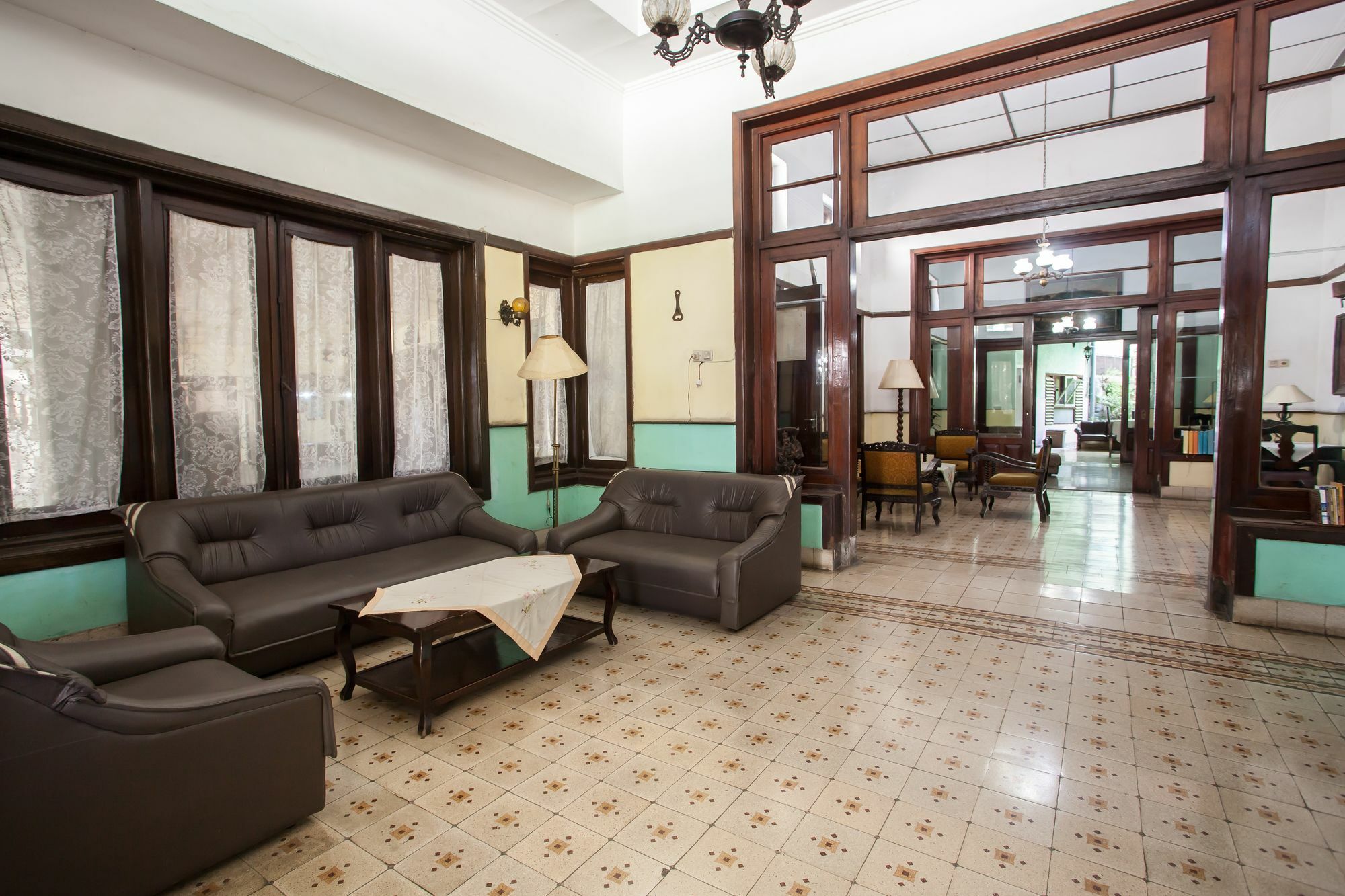 Hotel Reddoorz Near Balai Kota Malang Exterior foto