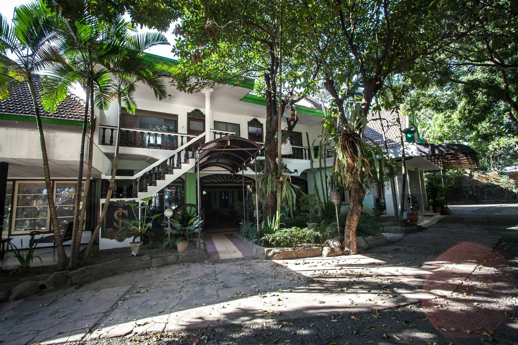 Hotel Reddoorz Near Balai Kota Malang Exterior foto